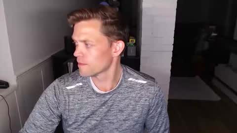 Snapshot of mrkenridge chatting on 10/24/25, 03:14 mrkenridge online show from 10/24/25, 03:14