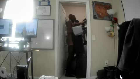 Snapshot of mrlonge1 chatting on 09/19/25, 09:48 Longbi1 online show from 09/19/25, 09:48