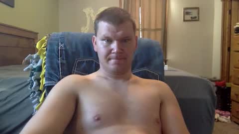 Snapshot of mrlongm8 chatting on 11/19/25, 02:28 mrlongm8 online show from 11/19/25, 02:28