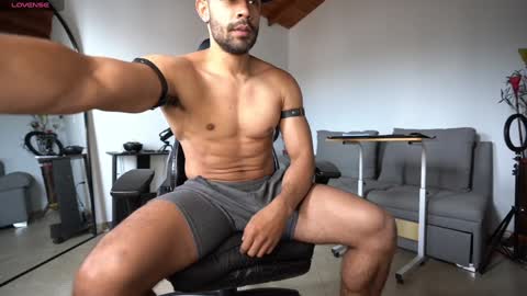 Luis    Instagram   online show from 01/19/25, 01:55