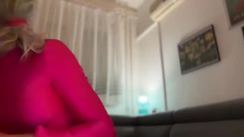 TaleOfLaura online show from 05/13/26, 08:49