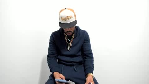 Snapshot of mromg007 chatting on 12/20/24, 07:17 mromg007 online show from 12/20/24, 07:17