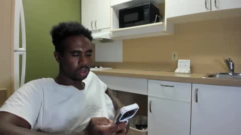 Snapshot of mromg007 chatting on 11/06/25, 02:29 mromg007 online show from 11/06/25, 02:29