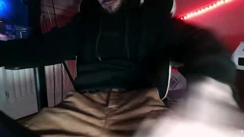 Snapshot of mrrogu3 chatting on 12/01/25, 07:52 MrRogue online show from 12/01/25, 07:52