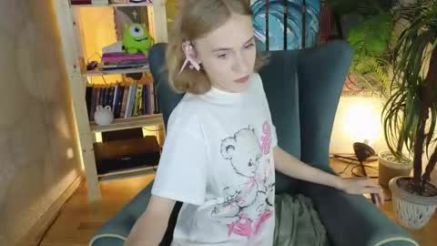 Snapshot of mrs_mills chatting on 09/25/25, 12:42 Barbie online show from 09/25/25, 12:42