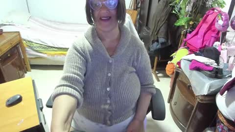 Snapshot of mrs_mommy chatting on 03/08/25, 04:39 mrs_mommy online show from 03/08/25, 04:39