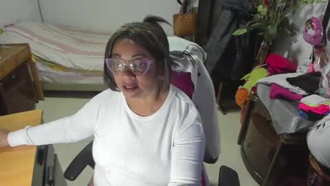 Snapshot of mrs_mommy chatting on 03/10/25, 09:40 mrs_mommy online show from 03/10/25, 09:40