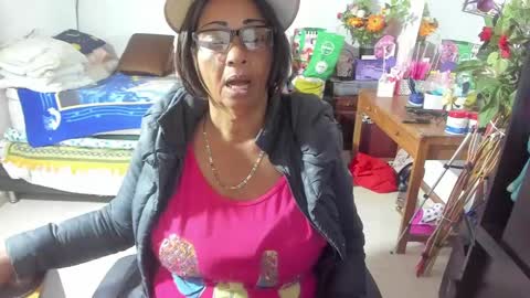 Snapshot of mrs_mommy chatting on 09/27/25, 10:04 mrs_mommy online show from 09/27/25, 10:04