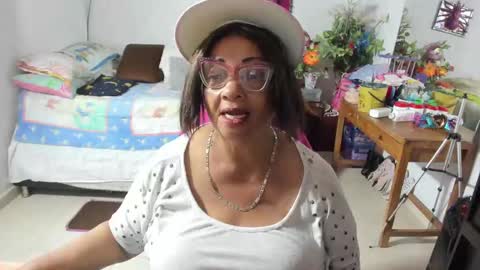 Snapshot of mrs_mommy chatting on 10/03/25, 07:55 mrs_mommy online show from 10/03/25, 07:55