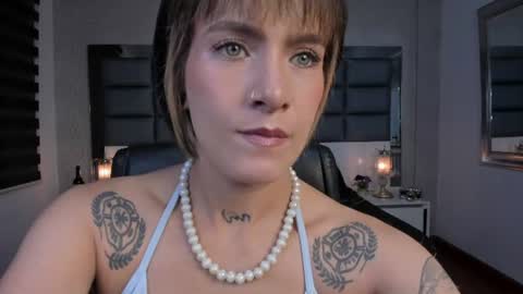 Snapshot of mrs_regina_clk chatting on 06/19/26, 03:55 Regina online show from 06/19/26, 03:55