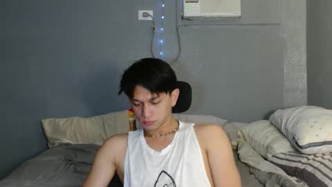 Snapshot of mrshawn95 chatting on 10/15/25, 06:52 shawn online show from 10/15/25, 06:52