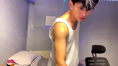 Snapshot of mrshawn95 chatting on 11/24/25, 04:51 shawn online show from 11/24/25, 04:51