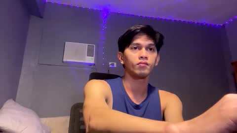 Snapshot of mrshawn95 chatting on 11/25/25, 07:25 shawn online show from 11/25/25, 07:25