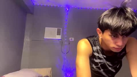 Snapshot of mrshawn95 chatting on 11/26/25, 06:09 shawn online show from 11/26/25, 06:09