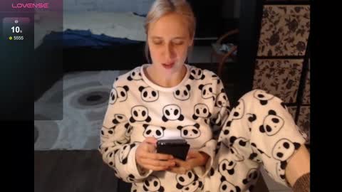 Snapshot of mrsluck chatting on 12/01/24, 06:52 Sasha online show from 12/01/24, 06:52