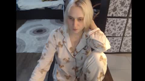 Snapshot of mrsluck chatting on 11/13/25, 09:30 Sasha online show from 11/13/25, 09:30