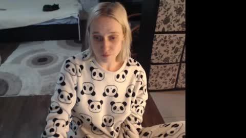 Snapshot of mrsluck chatting on 02/08/26, 04:32 Sasha online show from 02/08/26, 04:32