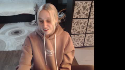 Snapshot of mrsluck chatting on 02/11/26, 05:51 Sasha online show from 02/11/26, 05:51