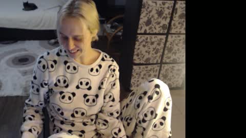 Snapshot of mrsluck chatting on 02/13/26, 11:01 Sasha online show from 02/13/26, 11:01