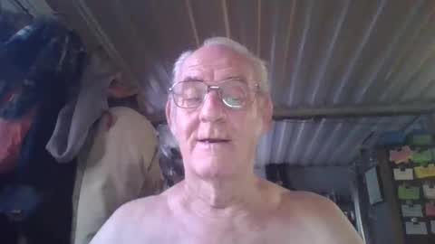 Snapshot of mrsubman chatting on 04/11/26, 01:04 Chuck online show from 04/11/26, 01:04