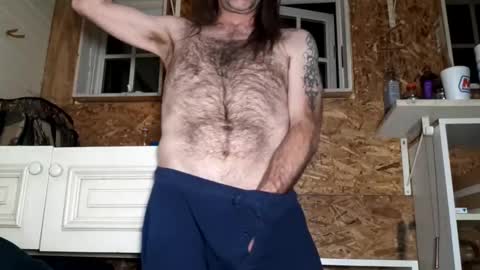 Snapshot of mrthickness80 chatting on 05/23/26, 07:35 mrthickness80 online show from 05/23/26, 07:35