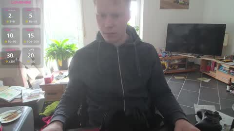 Snapshot of mrzaasch chatting on 03/20/26, 02:44 Sascha online show from 03/20/26, 02:44