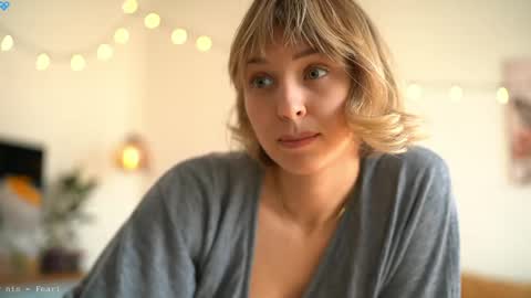 Snapshot of ms_dira chatting on 04/02/26, 10:57 dira and the riru tribe online show from 04/02/26, 10:57