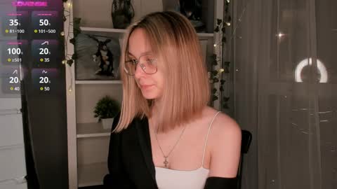 Snapshot of ms_elizabethqueen chatting on 01/18/25, 03:49 Elizabeth online show from 01/18/25, 03:49