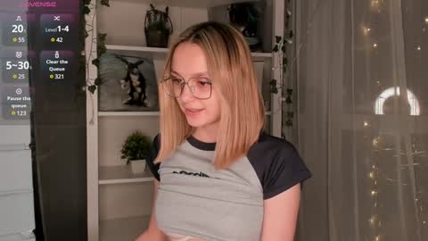 Snapshot of ms_elizabethqueen chatting on 01/27/25, 09:22 Elizabeth online show from 01/27/25, 09:22