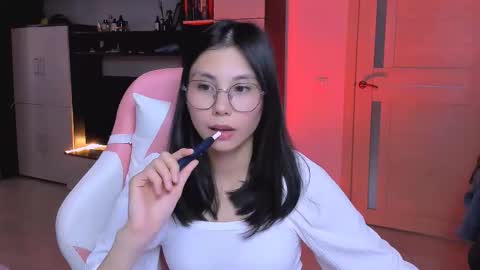 Snapshot of ms_emily_ chatting on 10/09/25, 12:36 ms_emily_ online show from 10/09/25, 12:36