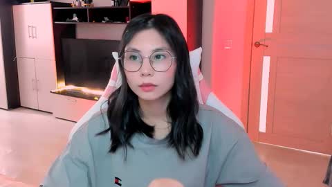 Snapshot of ms_emily_ chatting on 10/11/25, 09:30 ms_emily_ online show from 10/11/25, 09:30