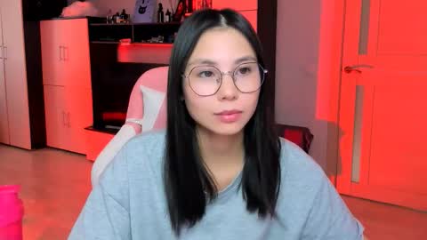 Snapshot of ms_emily_ chatting on 10/31/25, 09:54 ms_emily_ online show from 10/31/25, 09:54