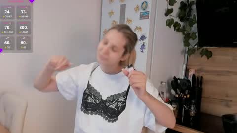 Snapshot of ms_foryou chatting on 05/20/26, 03:18 Ms ForYOU online show from 05/20/26, 03:18