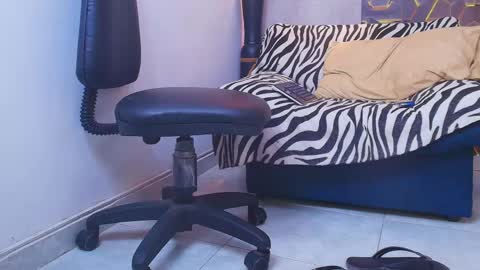 Snapshot of ms_leydi chatting on 05/27/26, 05:04 ms_leydi online show from 05/27/26, 05:04