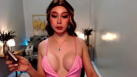 Snapshot of ms_lhaydeebunny chatting on 02/20/25, 05:01 Evon online show from 02/20/25, 05:01