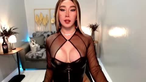 Snapshot of ms_lhaydeebunny chatting on 03/08/25, 10:00 Evon online show from 03/08/25, 10:00