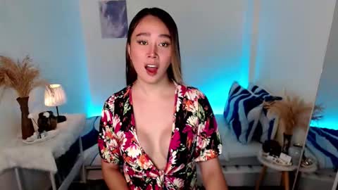 Snapshot of ms_lhaydeebunny chatting on 12/23/25, 01:14 Evon online show from 12/23/25, 01:14