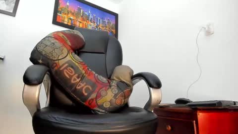 ms_lunarose online show from 10/27/25, 11:20