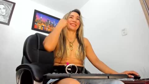 ms_lunarose online show from 01/11/26, 07:41