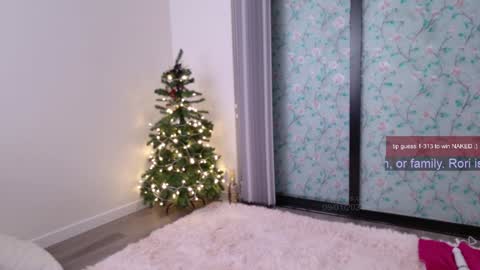 R o r i  SnapChat heyroriv2 wednesday - sunday Noon oclock mountain - 5pm mountain online show from 01/01/25, 03:13