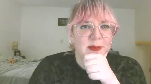 Snapshot of ms_rosiecozy chatting on 06/27/26, 06:29 Rose online show from 06/27/26, 06:29
