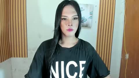 selena online show from 11/09/25, 12:03