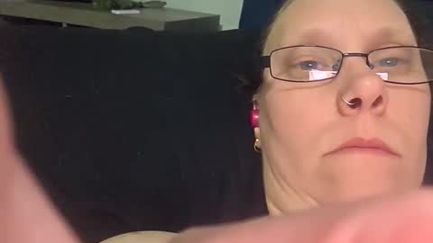 Snapshot of msalls1124 chatting on 12/15/25, 06:50 melissa online show from 12/15/25, 06:50