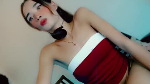 mscherry_ online show from 05/13/26, 06:44