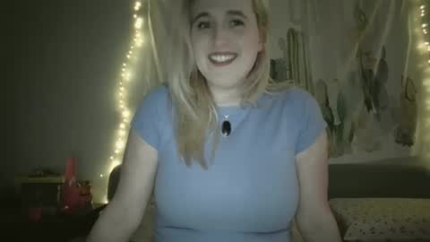 Snapshot of msclairewhatever chatting on 10/10/25, 05:17 msclairewhatever online show from 10/10/25, 05:17