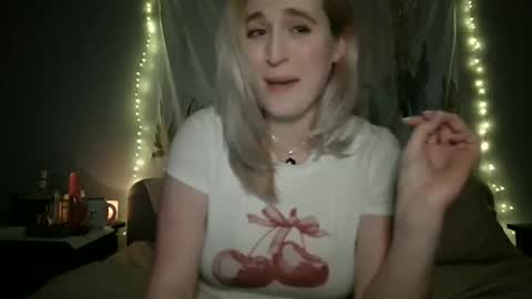 Snapshot of msclairewhatever chatting on 04/08/26, 06:35 msclairewhatever online show from 04/08/26, 06:35