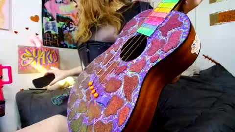 Snapshot of mscuntyluxxe chatting on 03/25/26, 05:41 Cunty Luxxe online show from 03/25/26, 05:41