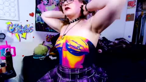 Snapshot of mscuntyluxxe chatting on 05/05/26, 06:54 Cunty Luxxe online show from 05/05/26, 06:54