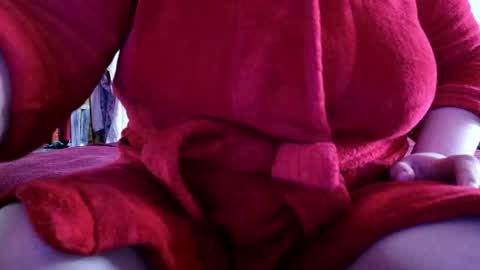 Snapshot of msfiery chatting on 04/21/26, 01:06 Im Jess I can be a strict stepMother or a sweet stMommy all depends on you online show from 04/21/26, 01:06