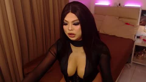 Snapshot of msgoldencum chatting on 06/15/26, 10:17 MSGOLDENCUM online show from 06/15/26, 10:17